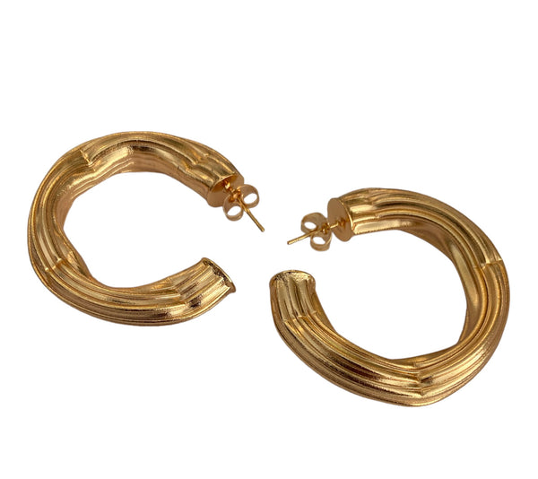 Curved gold earrings accessory #4024