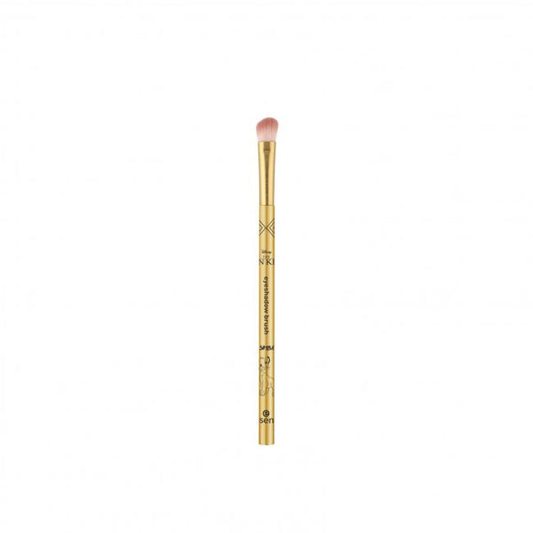 Essence the lion king eyeshadow brush